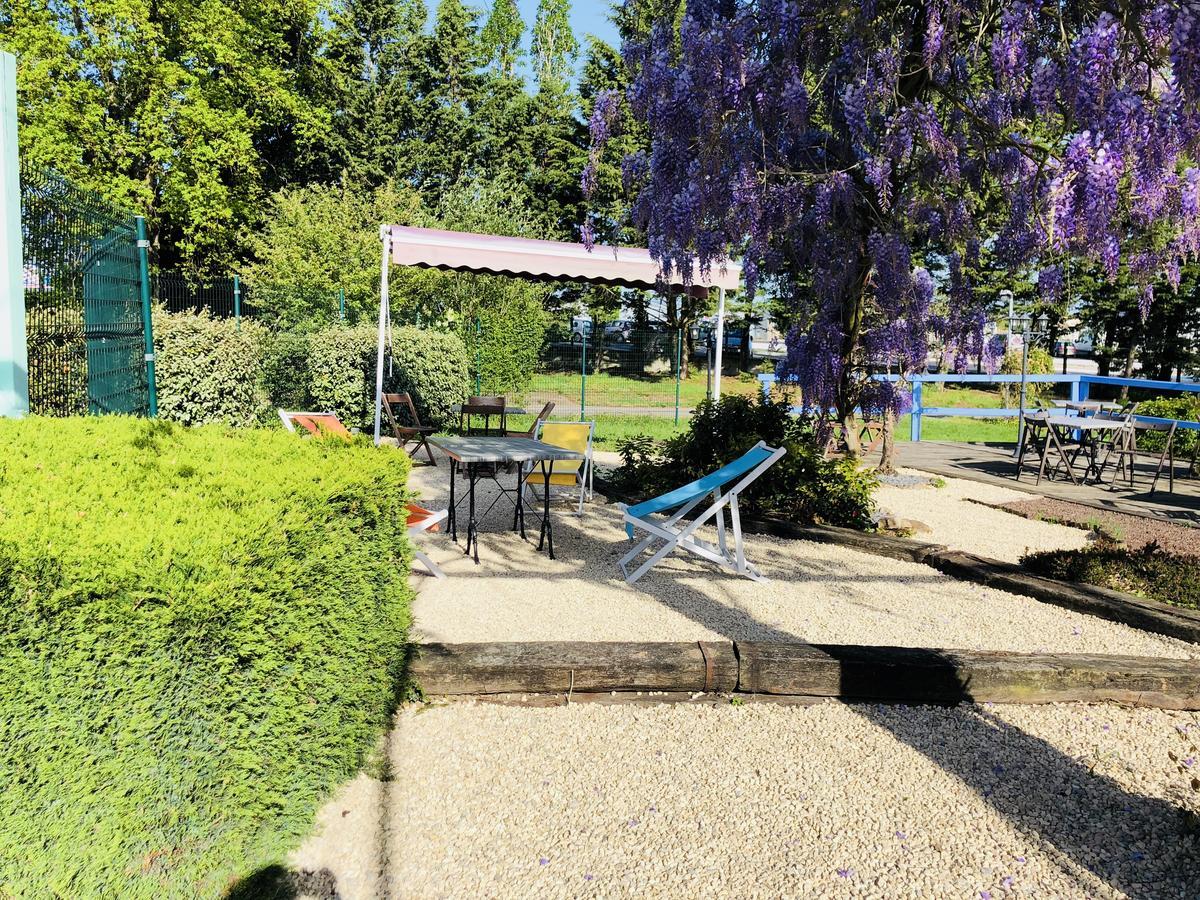 Hotel Au Relais Des Lilas Parthenay Exterior photo